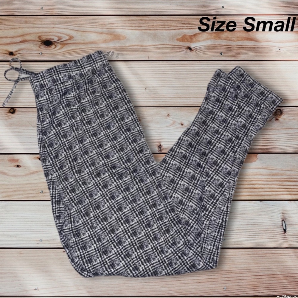 NWT Comfy Black and White Jogger Pants
